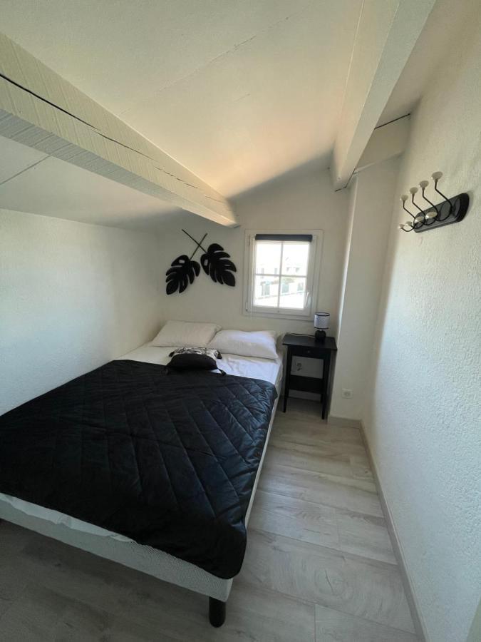 Appartement Duplex Climatise Le Trident Сент-Марі-де-ла-Мер Екстер'єр фото